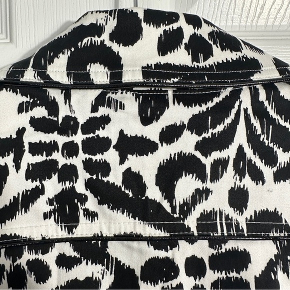 NEW Vertigo Paris black and white graphic trench coat, size Lg., belted, chic - Picture 12 of 14